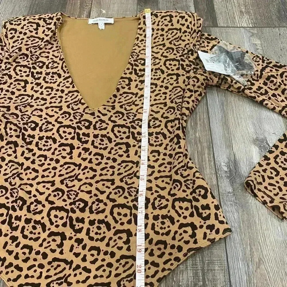 NWT Good American Power Shoulder Animal Print Leopard V-Cut Long Sleeve Size 2 - Picture 8 of 11